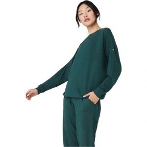 Green AlO yoga SET leggings and SOHO pullover